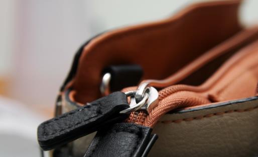 皮革包不耐用是你沒有保養好 包包油脂不足干燥易損