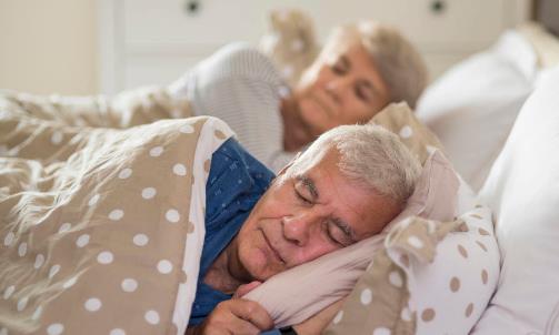 午休可以改善大腦代謝 老人注意正確的午休方式