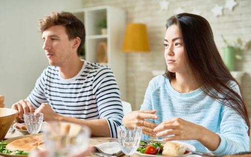 全國超1億人不按時(shí)吃晚飯 吃晚飯的最佳時(shí)間是6點(diǎn)