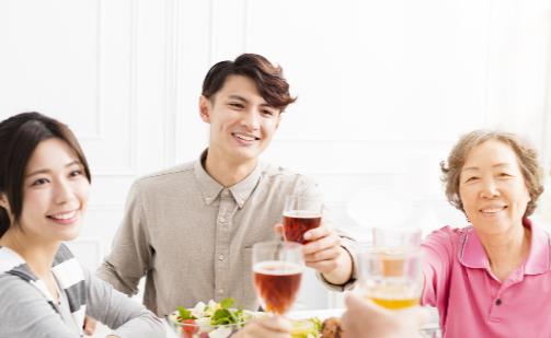 全國超1億人不按時(shí)吃晚飯 吃晚飯的最佳時(shí)間是6點(diǎn)