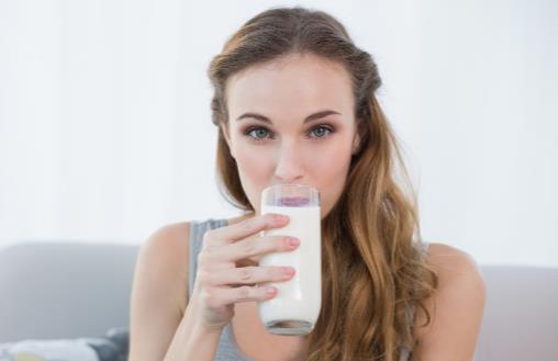 睡前保養很重要 讓你輕松告別黑眼圈的睡前護膚技巧