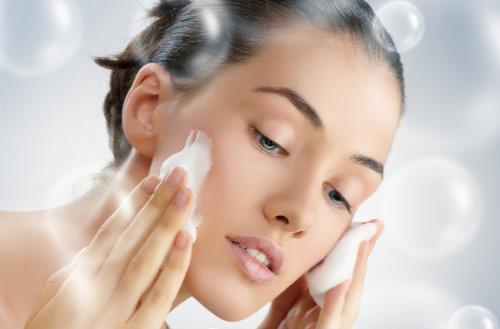 睡前保養很重要 讓你輕松告別黑眼圈的睡前護膚技巧