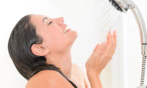 睡前保養很重要 讓你輕松告別黑眼圈的睡前護膚技巧