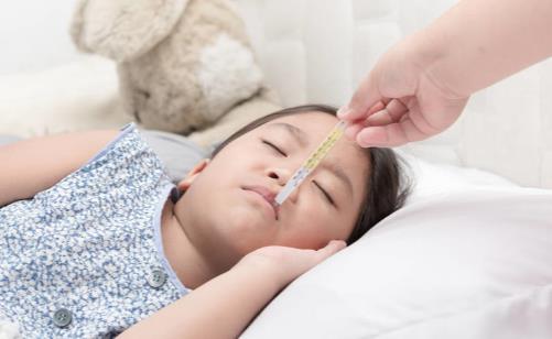 小孩嘔吐發(fā)燒吃什么 不妨多吃這三種食療方