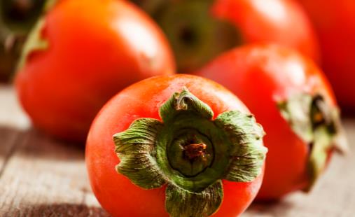 冬季吃柿子容易長(zhǎng)結(jié)石嗎 成熟柿子可以放心隨便吃