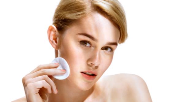 臉部的皮膚松弛顯老態 皮膚松弛是皮膚膠原蛋白流失的結果