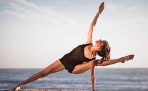 ?在床上做簡(jiǎn)單易行的瘦身操 能在輕松快樂中瘦下來(lái)