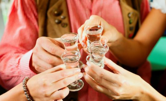 絕不能用來(lái)下酒的食物 喝酒禁忌歌助你酒后不傷身