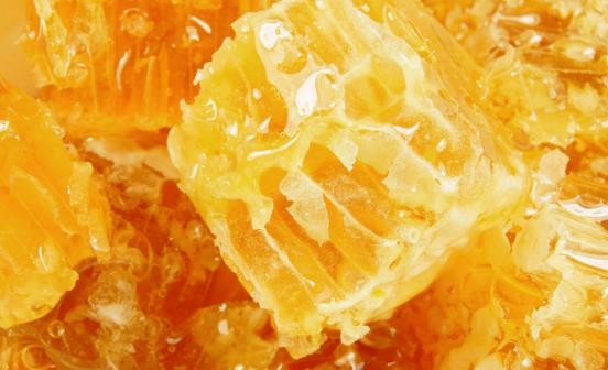 蜂蜜是絕好的滋補(bǔ)品和天然藥品 蜂蜜食用時(shí)間有講究