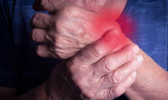 類風濕關節(jié)炎日常護理法 鍛煉常做關節(jié)拉伸運動