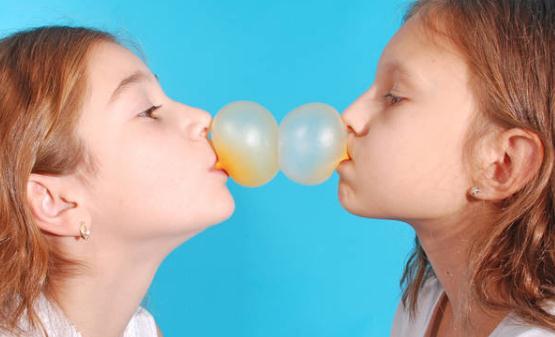 嚼口香糖能夠緩解注意力 經常嚼口香糖對身體的利與弊 