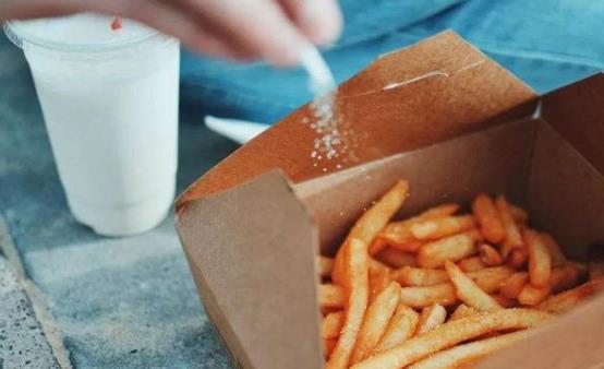 低鹽飲食是不是健康飲食習慣 炒菜時可適量放鹽但不要過度