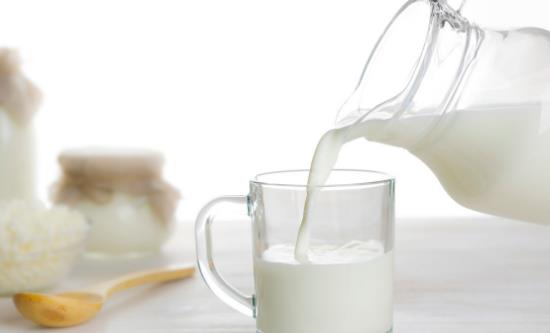 空腹到底能不能喝牛奶 常溫奶和鮮奶營養(yǎng)一樣嗎