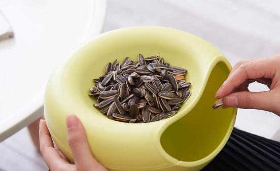 嗑瓜子要當心可能會帶來8大危害 瓜子的正確吃法