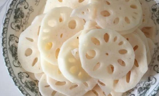 蓮藕華而樸實(shí)營養(yǎng)高 蓮藕燉排骨無疑是天作之合