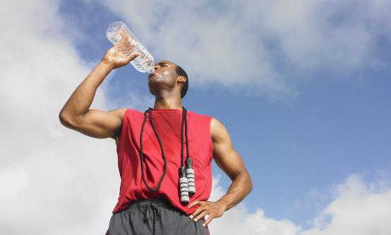 各種各樣的水 安全喝水就喝普通白開水