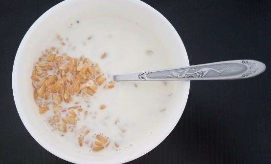 孕中期應掌握少吃多餐的原則 推薦6道簡單的夜宵食譜