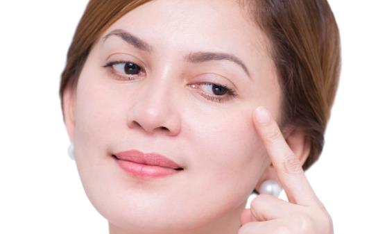 總是熬夜竟然出現了眼袋 日常哪些方法能祛眼袋