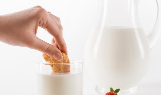 愛喝香濃牛奶的人小心肥死 四招選購安全牛奶飲品