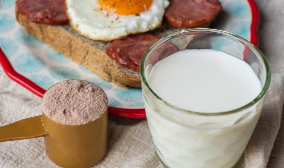 愛喝香濃牛奶的人小心肥死 四招選購安全牛奶飲品