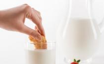 愛(ài)喝香濃牛奶的人小心肥死 四招選購(gòu)安全牛奶飲品