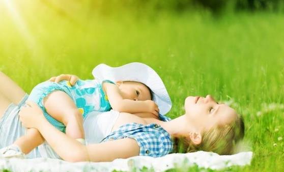 寶寶曬太陽的好處 促進寶寶新陳代謝和生長發育