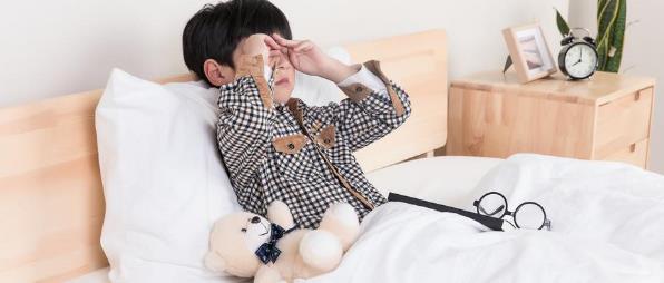 西安普瑞眼科提醒您：疫情宅家，孩子異物入眼應該怎么處理？