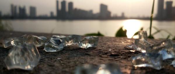 西安普瑞眼科提醒您：疫情宅家，孩子異物入眼應該怎么處理？