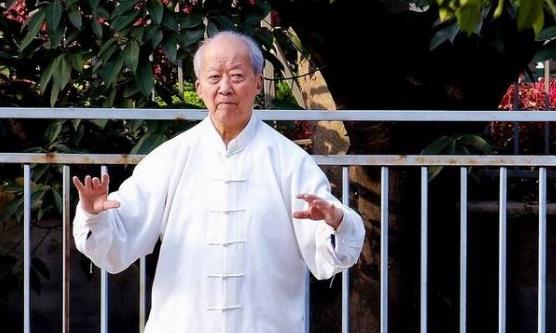 老人晨練的好處 老年人晨練注意事項