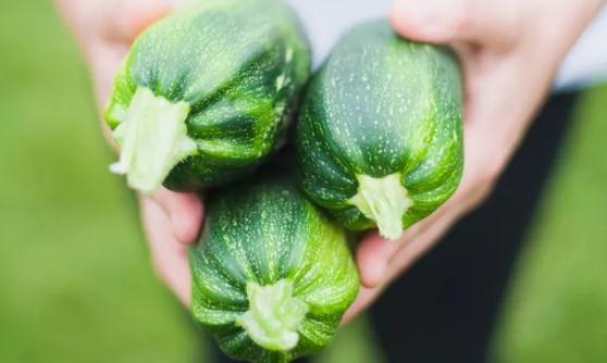 冰箱保存蔬菜 洗干凈后再放冰箱會(huì)更好