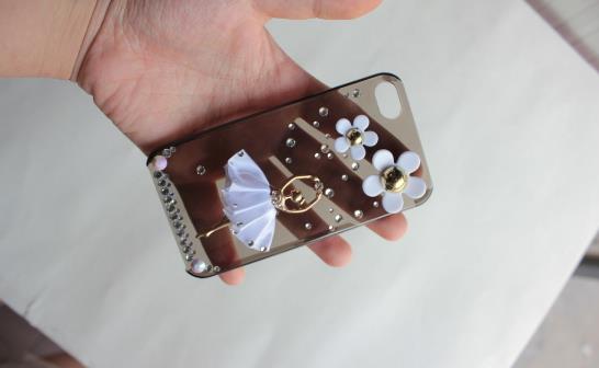 手機殼發(fā)黃了怎么清洗 各種手機殼清洗保養(yǎng)方法