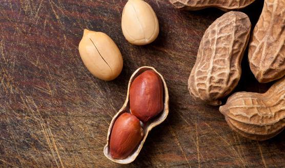 牙齒的白凈提升個人的好感 美白牙齒平時多嚼花生