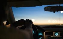 夜間安全開(kāi)車(chē)的十三個(gè)要點(diǎn) 夜間行車(chē)時(shí)燈光使用的誤區(qū)