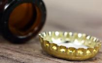 分享通用開瓶蓋的小竅門 讓你不費(fèi)力氣打開難以擰開的瓶蓋