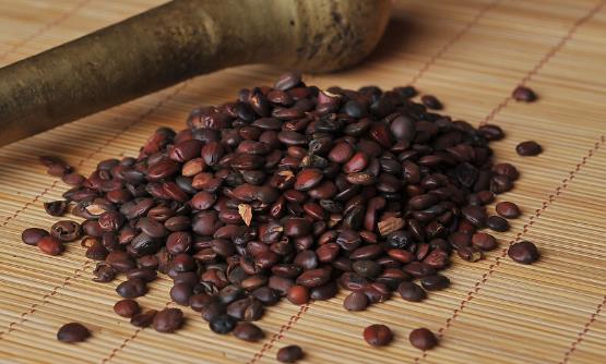 中藥用來熬湯改善睡眠 六款滋補(bǔ)養(yǎng)生的安神湯