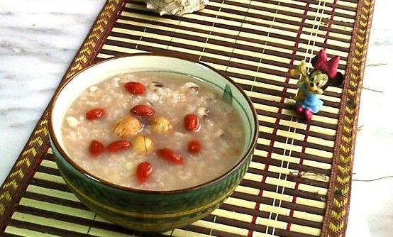 中藥用來熬湯改善睡眠 六款滋補(bǔ)養(yǎng)生的安神湯