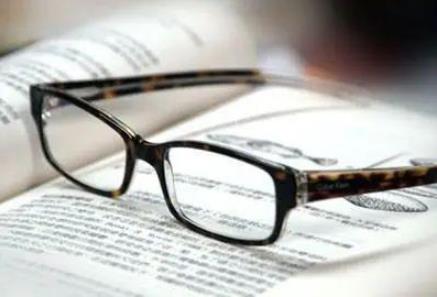 西安普瑞眼科醫(yī)院好嗎？戴眼鏡VS近視手術(shù)，四個對比讓你不糾結(jié)