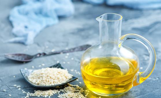 芝麻油的10大功效與作用 不僅滋潤皮膚而且可祛斑