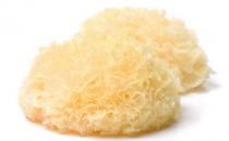 銀耳防止鈣流失促進(jìn)生長發(fā)育 銀耳羹的做法