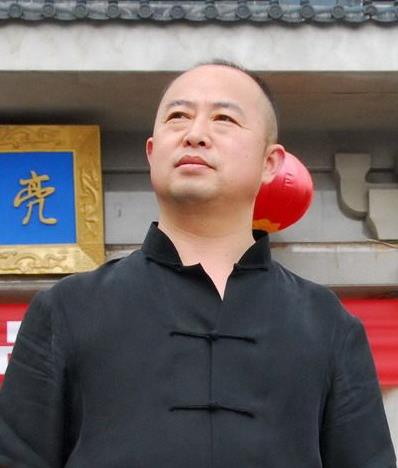 當代畫家林德坤藝術鑒賞:過雨看松色,隨山到水源