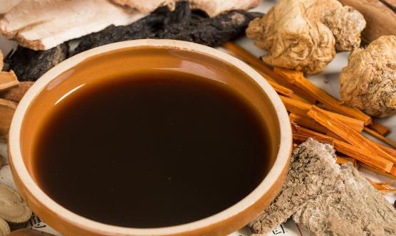 喝中藥損傷腸胃嘔吐 6個方法緩解中藥的苦味