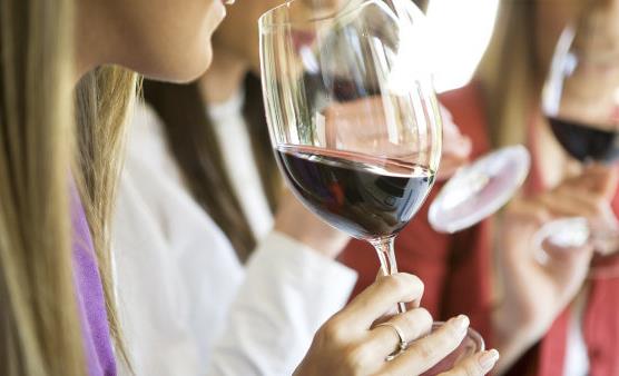 女人喝葡萄酒養生 常喝葡萄酒的7個好處