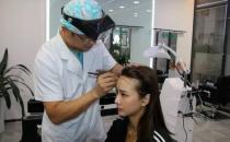 為什么植發效果相差半邊天？廣州青逸植發醫院專家透入原因居然是……