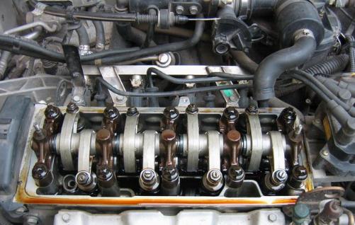 氣門間隙調(diào)整不當出現(xiàn)的現(xiàn)象是什么 氣門間隙過大過小的影響