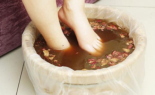 三伏天泡腳出汗多好嗎 三伏天泡腳可以開空調嗎