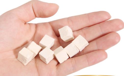 茯苓有酸味和沒酸味的哪個好 茯苓泡水變黑還能吃嗎