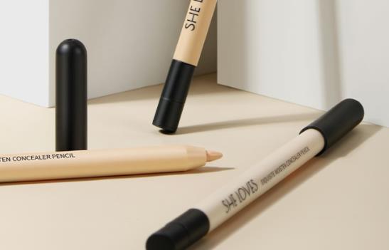 ?遮瑕筆和粉餅哪個應該先用 遮瑕筆怎么遮黑眼圈