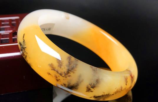 黃龍玉戴久了會有什么變化 黃龍玉如何保養