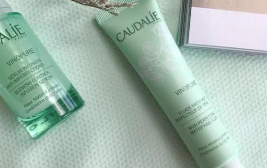 涂了精華可以不涂乳液嗎 乳液和面霜可以一起使用嗎